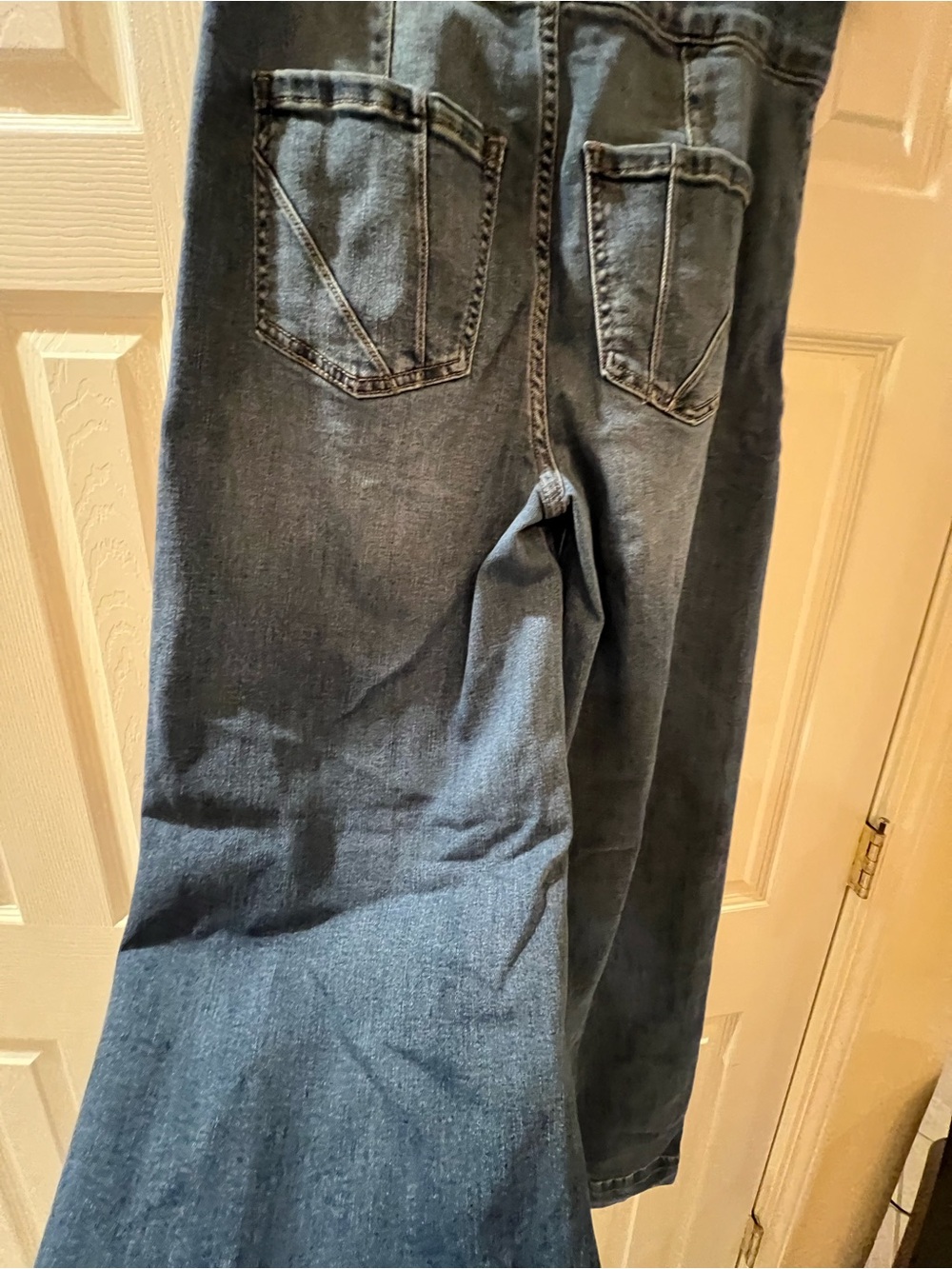 High-Waist Wide-Leg Women's Jeans in Dark Blue - Picture 9 of 15
